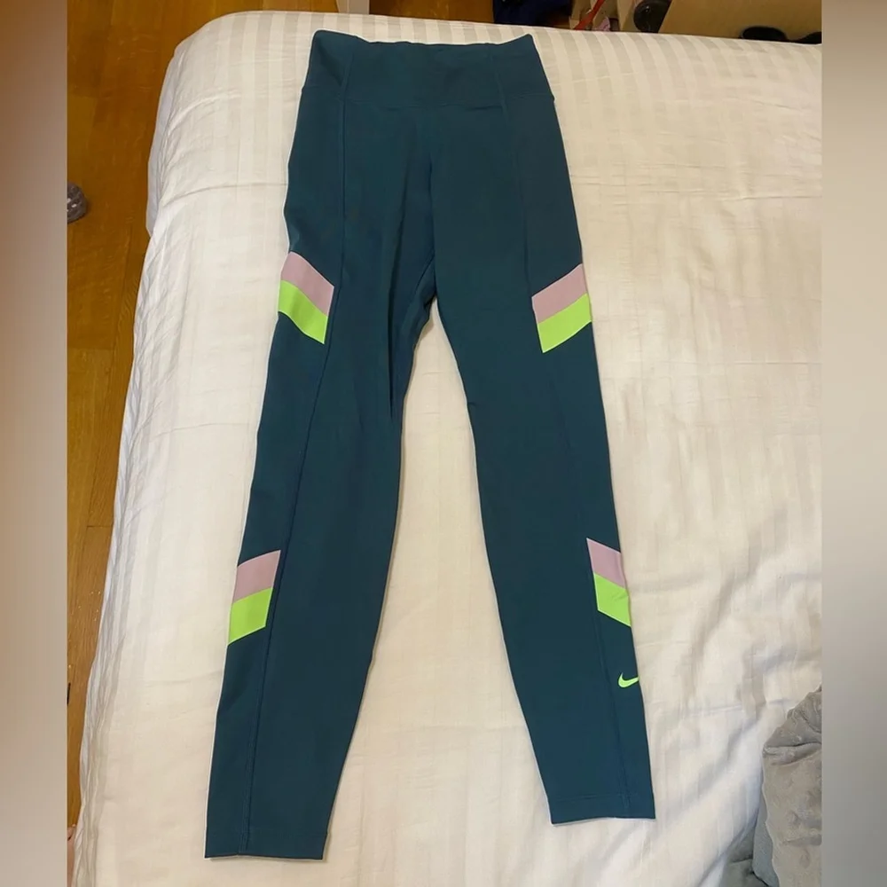 NIKE One Mid Rise 7/8 Color-Block Striped Leggings